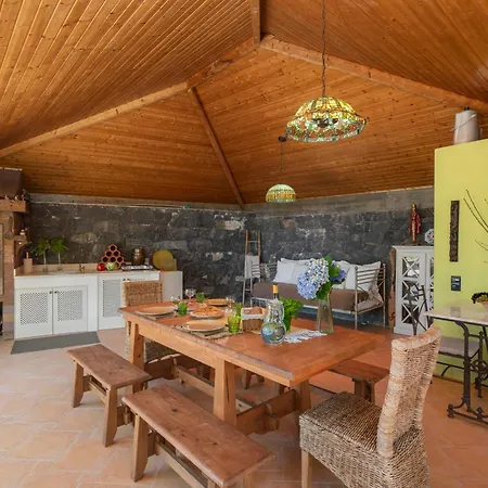 Casa Da Raposeira By An Island