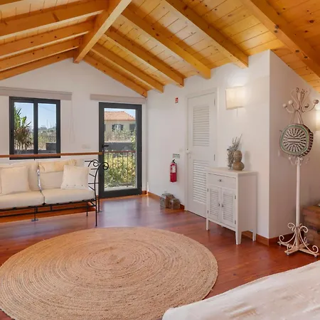 Casa Da Raposeira By An Island