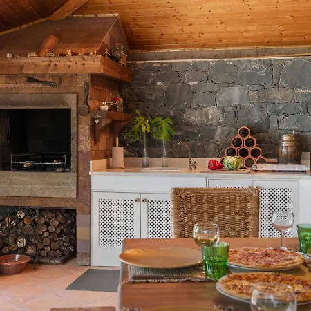 Semesterbostad Casa Da Raposeira By An Island Calheta (Madeira)