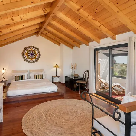 Casa Da Raposeira By An Island