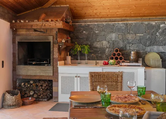 Semesterbostad Casa Da Raposeira By An Island Calheta (Madeira)