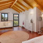 Casa Da Raposeira By An Island