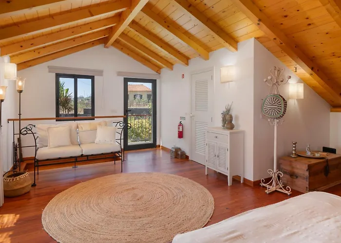 Casa Da Raposeira By An Island